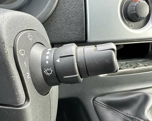 Белый Рено Кенгу, объемом двигателя 1.6 л и пробегом 161 тыс. км за 4600 $, фото 24 на Automoto.ua