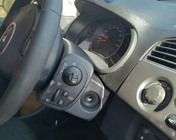 Белый Рено Кенгу, объемом двигателя 1.5 л и пробегом 240 тыс. км за 7200 $, фото 3 на Automoto.ua