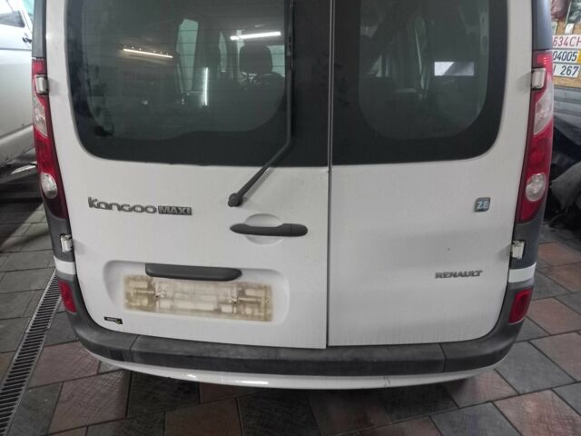 Белый Рено Кенгу, объемом двигателя 0 л и пробегом 180 тыс. км за 1500 $, фото 5 на Automoto.ua