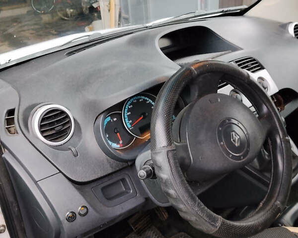 Білий Рено Кєнгу, об'ємом двигуна 0 л та пробігом 109 тис. км за 7300 $, фото 9 на Automoto.ua
