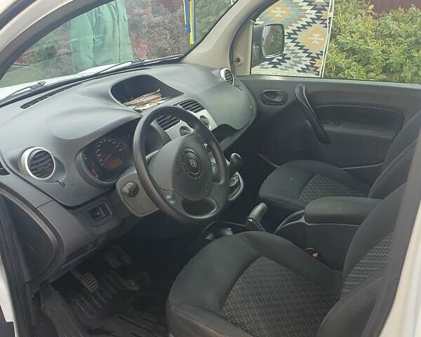 Белый Рено Кенгу, объемом двигателя 1.6 л и пробегом 188 тыс. км за 8500 $, фото 5 на Automoto.ua