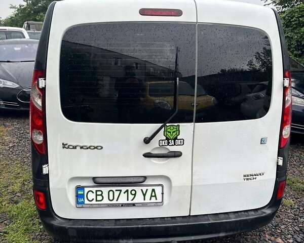 Рено Кенгу 2012 в Киеве на Automoto.ua Белый Рено Кенгу, объемом двигателя 0 л и пробегом 160 тыс. км за 4450 $, фото 4 на Automoto.ua