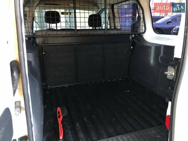 Білий Рено Кєнгу, об'ємом двигуна 1.46 л та пробігом 109 тис. км за 7999 $, фото 3 на Automoto.ua