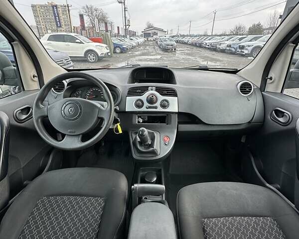 Белый Рено Кенгу, объемом двигателя 1.6 л и пробегом 161 тыс. км за 4600 $, фото 19 на Automoto.ua