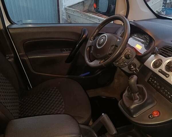 Белый Рено Кенгу, объемом двигателя 1.5 л и пробегом 357 тыс. км за 6200 $, фото 13 на Automoto.ua