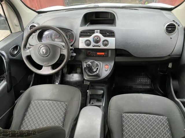 Білий Рено Кєнгу, об'ємом двигуна 1.5 л та пробігом 300 тис. км за 4950 $, фото 11 на Automoto.ua