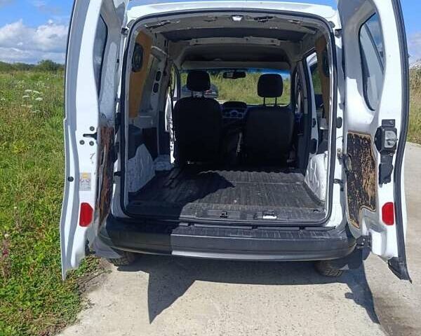 Белый Рено Кенгу, объемом двигателя 1.46 л и пробегом 240 тыс. км за 5300 $, фото 11 на Automoto.ua