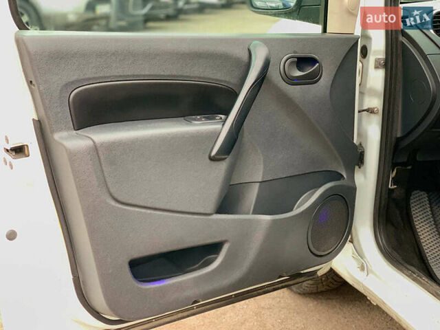 Білий Рено Кєнгу, об'ємом двигуна 1.5 л та пробігом 260 тис. км за 7490 $, фото 15 на Automoto.ua