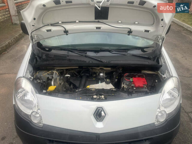 Белый Рено Кенгу, объемом двигателя 1.5 л и пробегом 202 тыс. км за 6400 $, фото 27 на Automoto.ua