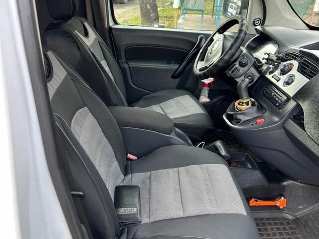 Білий Рено Кєнгу, об'ємом двигуна 1.5 л та пробігом 147 тис. км за 5300 $, фото 2 на Automoto.ua