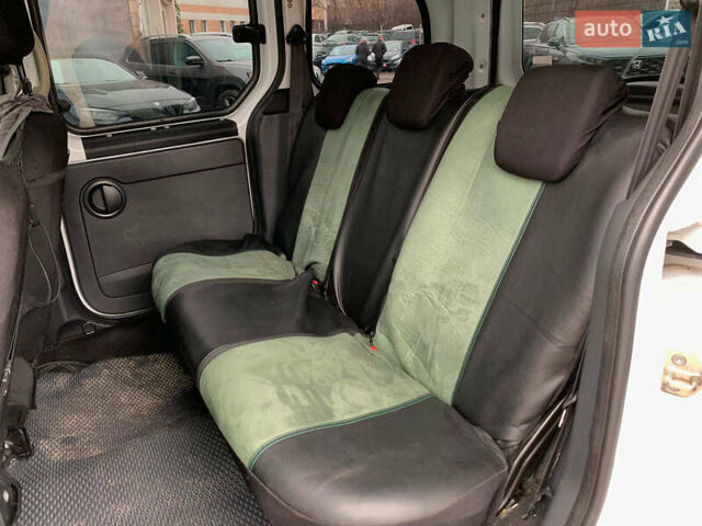 Белый Рено Кенгу, объемом двигателя 1.5 л и пробегом 260 тыс. км за 6300 $, фото 18 на Automoto.ua