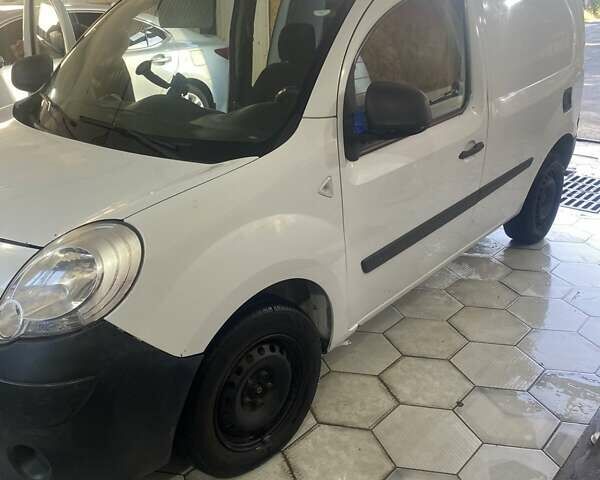 Белый Рено Кенгу, объемом двигателя 1.5 л и пробегом 350 тыс. км за 5150 $, фото 6 на Automoto.ua