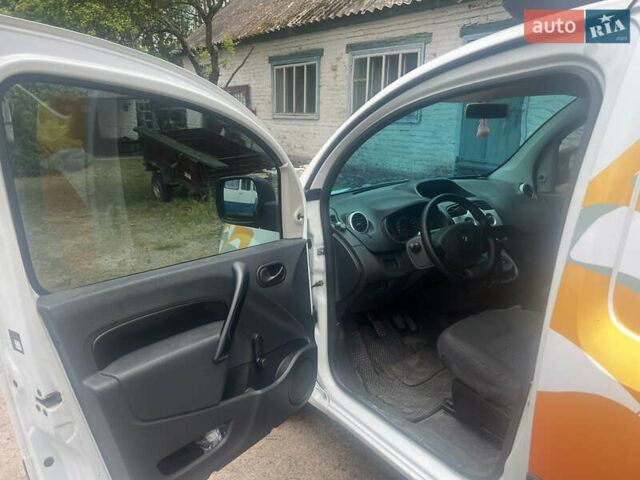 Белый Рено Кенгу, объемом двигателя 1.46 л и пробегом 197 тыс. км за 5999 $, фото 4 на Automoto.ua