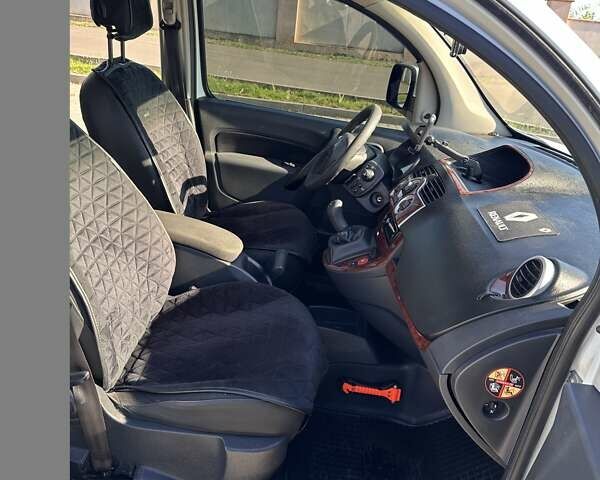 Белый Рено Кенгу, объемом двигателя 1.46 л и пробегом 243 тыс. км за 8600 $, фото 13 на Automoto.ua