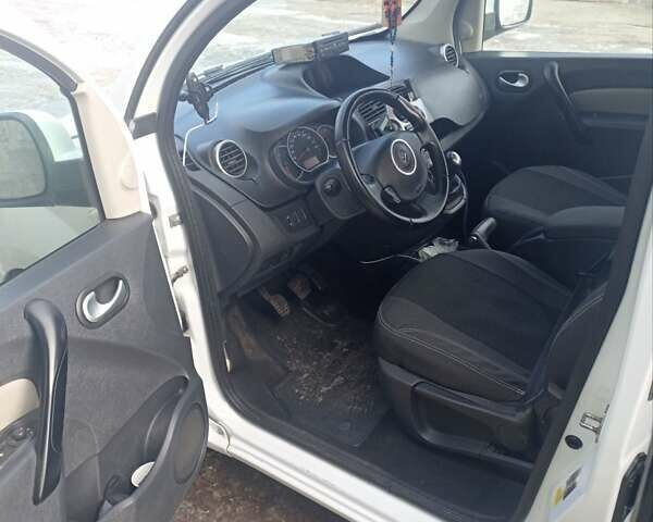 Белый Рено Кенгу, объемом двигателя 1.46 л и пробегом 241 тыс. км за 6600 $, фото 9 на Automoto.ua