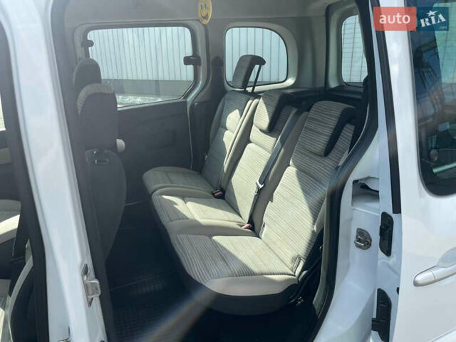 Белый Рено Кенгу, объемом двигателя 1.5 л и пробегом 216 тыс. км за 8300 $, фото 13 на Automoto.ua