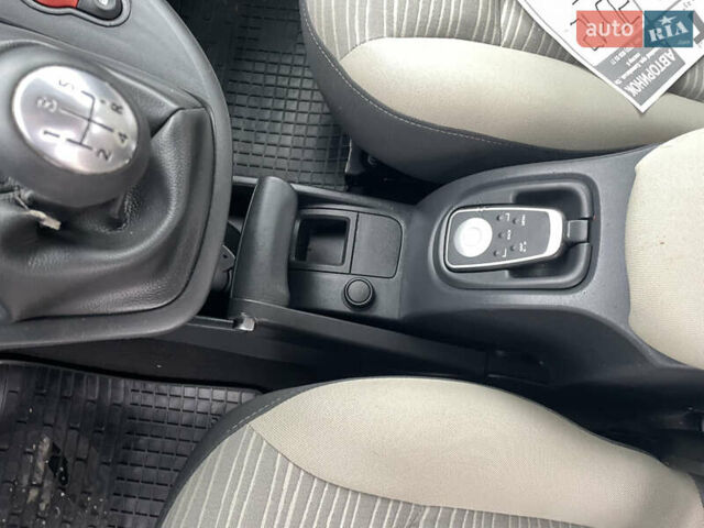 Білий Рено Кєнгу, об'ємом двигуна 0 л та пробігом 216 тис. км за 8200 $, фото 2 на Automoto.ua