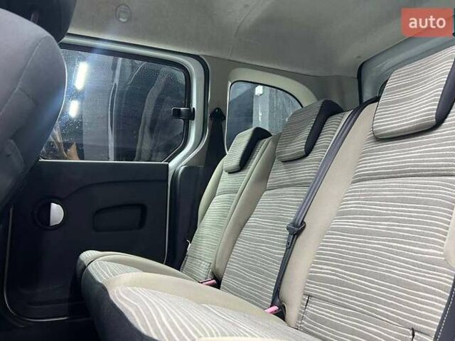 Белый Рено Кенгу, объемом двигателя 1.5 л и пробегом 216 тыс. км за 8700 $, фото 19 на Automoto.ua