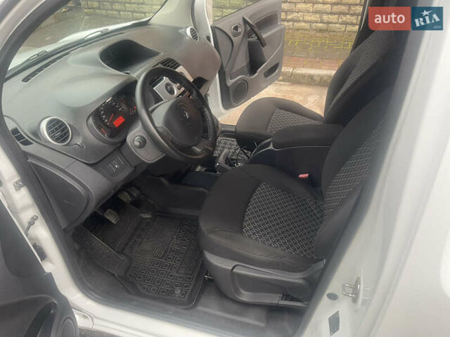 Белый Рено Кенгу, объемом двигателя 1.5 л и пробегом 202 тыс. км за 6400 $, фото 24 на Automoto.ua