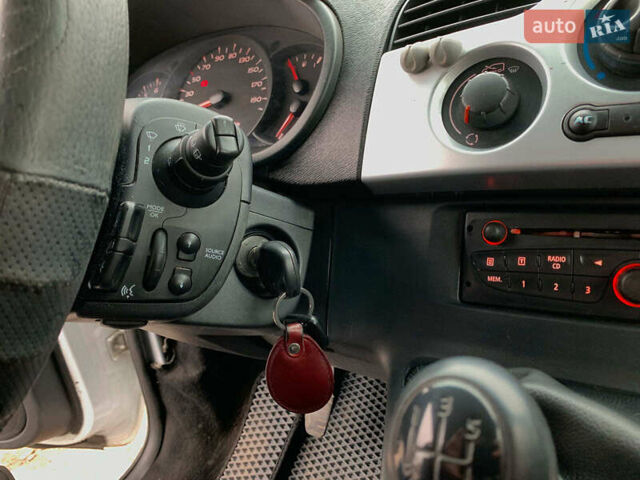 Білий Рено Кєнгу, об'ємом двигуна 1.5 л та пробігом 260 тис. км за 7490 $, фото 30 на Automoto.ua