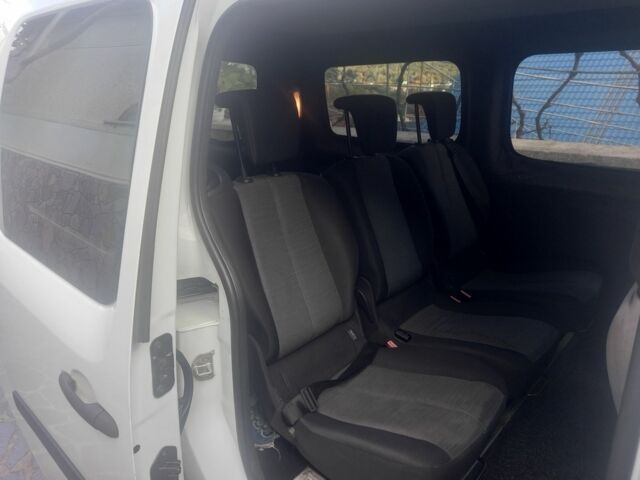 Белый Рено Кенгу, объемом двигателя 1.5 л и пробегом 230 тыс. км за 8200 $, фото 2 на Automoto.ua