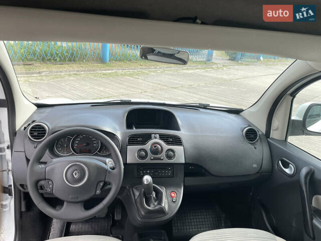 Белый Рено Кенгу, объемом двигателя 1.5 л и пробегом 216 тыс. км за 8300 $, фото 1 на Automoto.ua