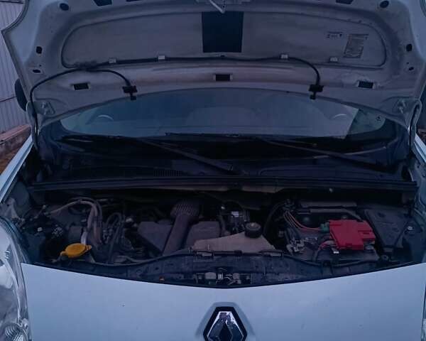 Белый Рено Кенгу, объемом двигателя 1.5 л и пробегом 357 тыс. км за 6200 $, фото 25 на Automoto.ua