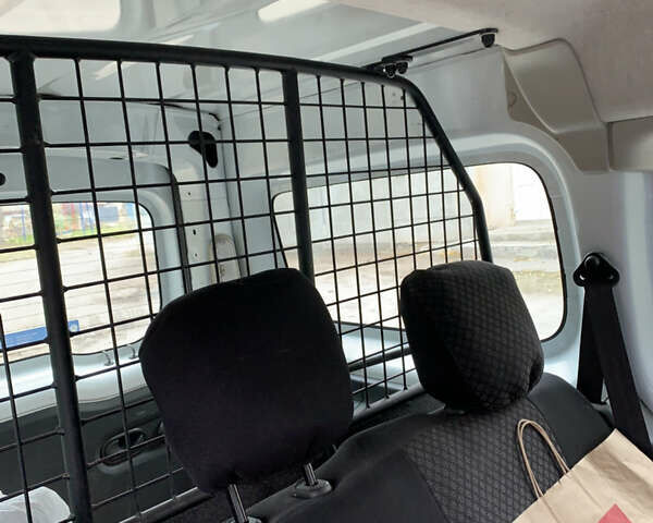 Белый Рено Кенгу, объемом двигателя 1.5 л и пробегом 315 тыс. км за 8300 $, фото 19 на Automoto.ua