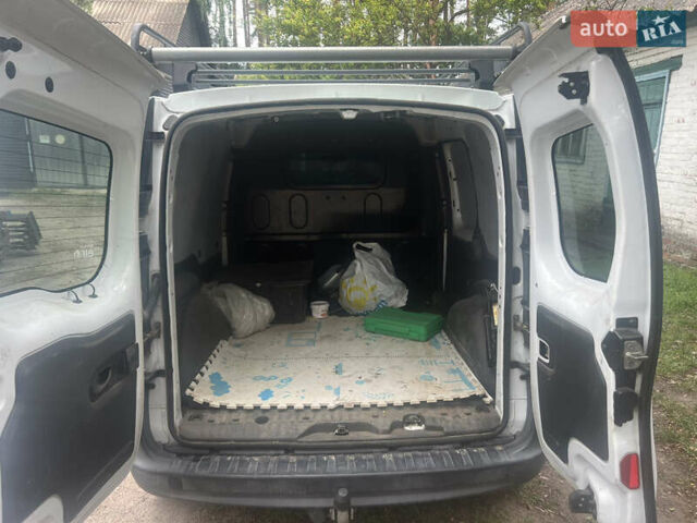 Белый Рено Кенгу, объемом двигателя 1.46 л и пробегом 197 тыс. км за 5999 $, фото 5 на Automoto.ua