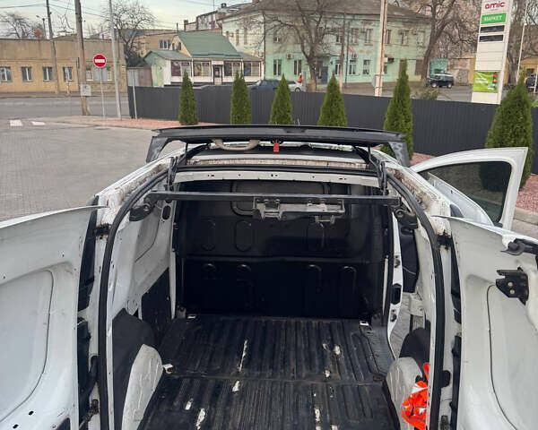 Білий Рено Кєнгу, об'ємом двигуна 1.46 л та пробігом 231 тис. км за 6000 $, фото 13 на Automoto.ua