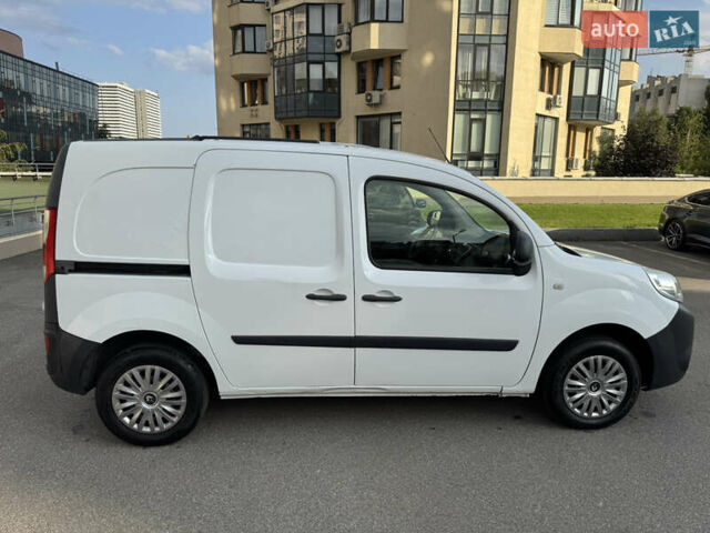 Белый Рено Кенгу, объемом двигателя 1.46 л и пробегом 92 тыс. км за 7600 $, фото 7 на Automoto.ua