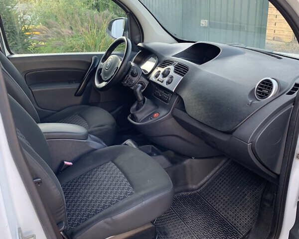 Білий Рено Кєнгу, об'ємом двигуна 1.46 л та пробігом 303 тис. км за 5500 $, фото 4 на Automoto.ua