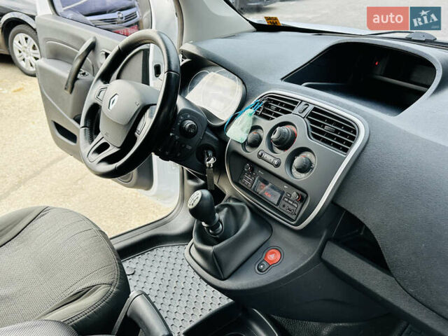 Білий Рено Кєнгу, об'ємом двигуна 1.5 л та пробігом 230 тис. км за 7800 $, фото 29 на Automoto.ua