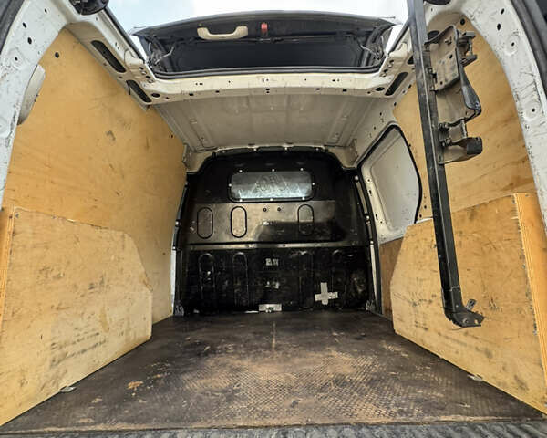 Белый Рено Кенгу, объемом двигателя 1.46 л и пробегом 92 тыс. км за 7600 $, фото 27 на Automoto.ua