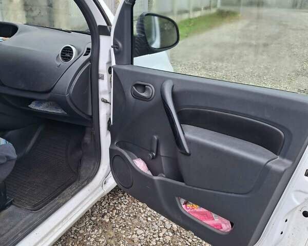 Белый Рено Кенгу, объемом двигателя 1.46 л и пробегом 94 тыс. км за 6500 $, фото 2 на Automoto.ua