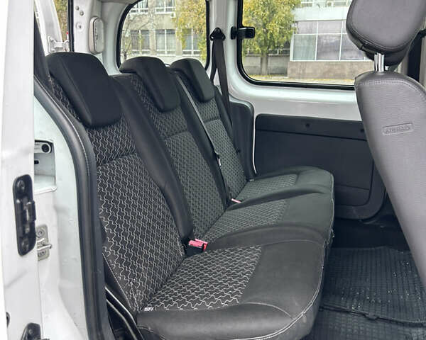 Белый Рено Кенгу, объемом двигателя 1.46 л и пробегом 312 тыс. км за 8600 $, фото 14 на Automoto.ua