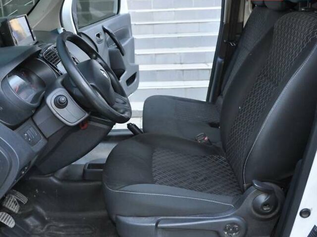 Рено Кенгу 2013 в Одессе на Automoto.ua Белый Рено Кенгу, объемом двигателя 1.5 л и пробегом 286 тыс. км за 6300 $, фото 17 на Automoto.ua