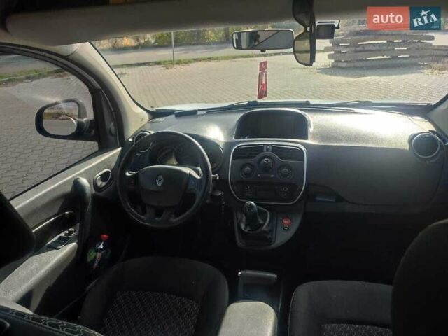 Рено Кенгу 2013 в Сумах на Automoto.ua Белый Рено Кенгу, объемом двигателя 1.46 л и пробегом 343 тыс. км за 8800 $, фото 14 на Automoto.ua
