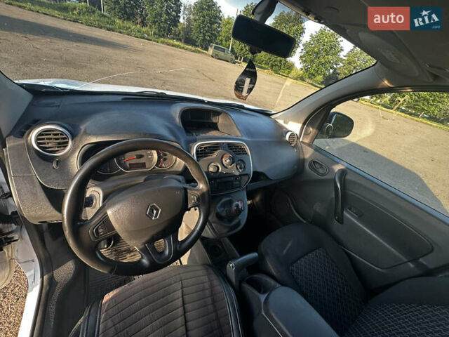 Белый Рено Кенгу, объемом двигателя 1.5 л и пробегом 388 тыс. км за 6500 $, фото 7 на Automoto.ua