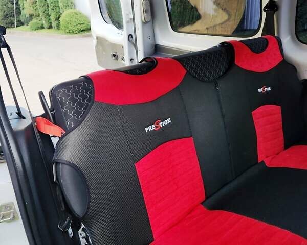 Рено Кєнгу 2013 у Хмельницькому на Automoto.ua Білий Рено Кєнгу, об'ємом двигуна 1.46 л та пробігом 201 тис. км за 10800 $, фото 11 на Automoto.ua