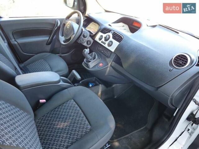 Белый Рено Кенгу, объемом двигателя 1.5 л и пробегом 185 тыс. км за 9500 $, фото 11 на Automoto.ua