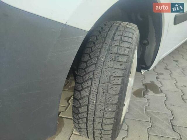 Рено Кенгу 2013 в Сумах на Automoto.ua Белый Рено Кенгу, объемом двигателя 1.46 л и пробегом 343 тыс. км за 8800 $, фото 6 на Automoto.ua