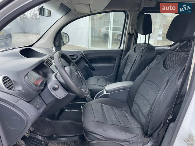 Белый Рено Кенгу, объемом двигателя 1.5 л и пробегом 374 тыс. км за 5700 $, фото 9 на Automoto.ua