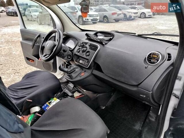 Белый Рено Кенгу, объемом двигателя 1.46 л и пробегом 298 тыс. км за 5999 $, фото 11 на Automoto.ua