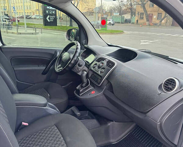 Білий Рено Кєнгу, об'ємом двигуна 1.46 л та пробігом 231 тис. км за 6000 $, фото 11 на Automoto.ua