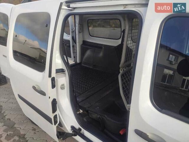 Рено Кенгу 2013 в Сумах на Automoto.ua Белый Рено Кенгу, объемом двигателя 1.46 л и пробегом 343 тыс. км за 8800 $, фото 13 на Automoto.ua