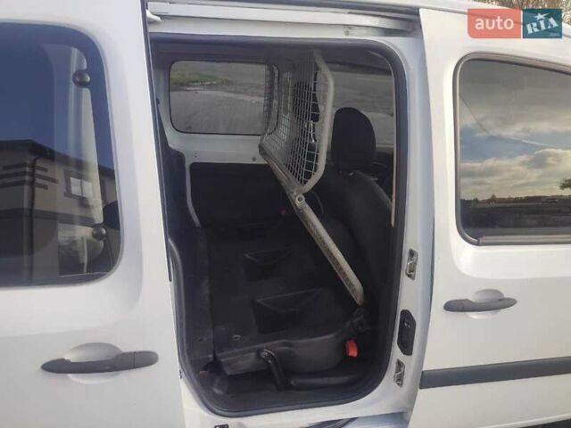 Рено Кенгу 2013 в Сумах на Automoto.ua Белый Рено Кенгу, объемом двигателя 1.46 л и пробегом 343 тыс. км за 8800 $, фото 10 на Automoto.ua