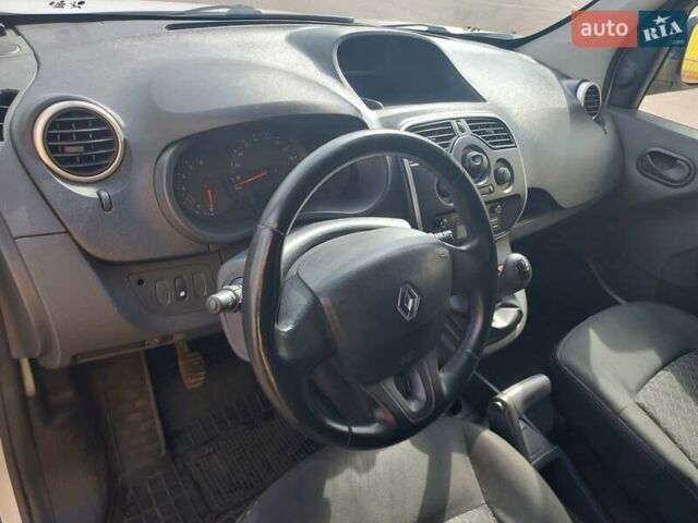 Белый Рено Кенгу, объемом двигателя 1.46 л и пробегом 253 тыс. км за 6999 $, фото 12 на Automoto.ua