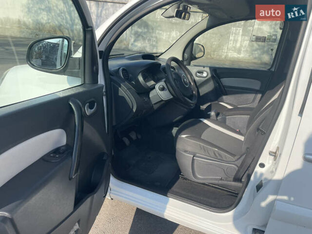 Белый Рено Кенгу, объемом двигателя 1.46 л и пробегом 290 тыс. км за 8800 $, фото 18 на Automoto.ua