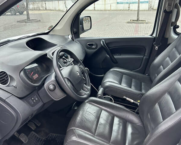 Белый Рено Кенгу, объемом двигателя 1.46 л и пробегом 312 тыс. км за 8600 $, фото 20 на Automoto.ua